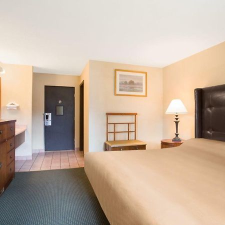 Knights Inn Endwell Buitenkant foto